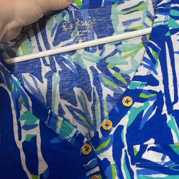 Lilly Pulitzer blue palm tree print 3/4 sleeve small top - Picture 3 of 3